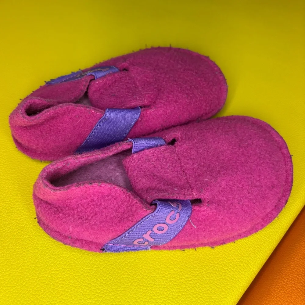 CROCS‎ Vibrant Pink Slippers Toddler Size 9